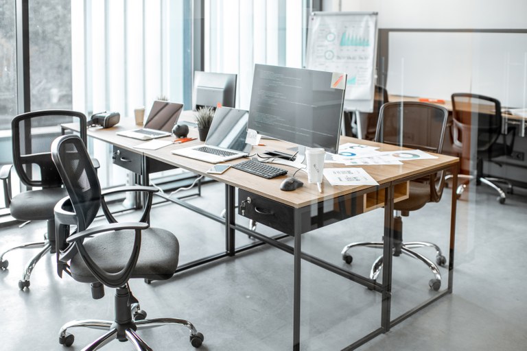 coworking-space-with-working-places-2021-09-17-18-17-00-utc.jpg